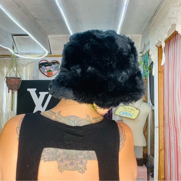 Black Classic Faux Fur Y2K Bucket Hat Fully Lined - Picture 5 of 10